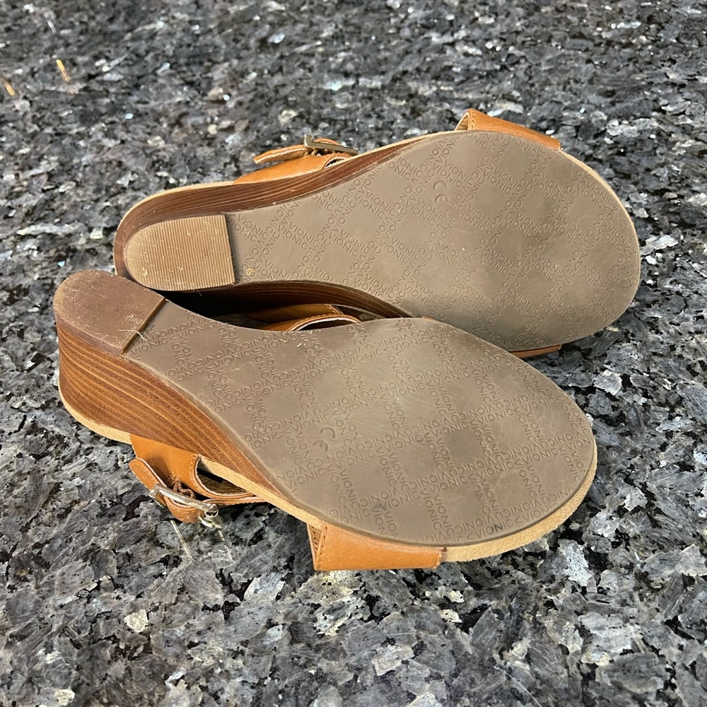 Vionic Libbie Tan Leather Wedge Sandals Criss-Cross Strap Orthotic Size 7 - Picture 6 of 6